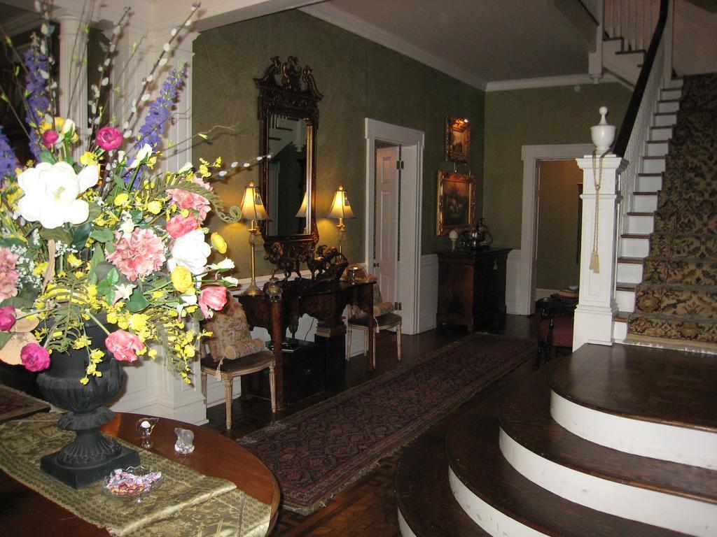 Belle Oaks Inn Gonzales エクステリア 写真